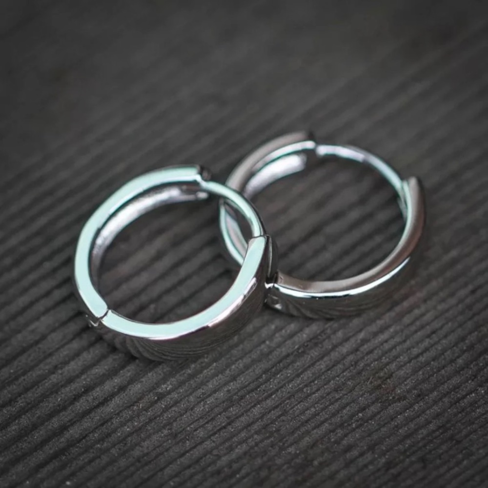 14K White Gold Huggie Hoop Earrings